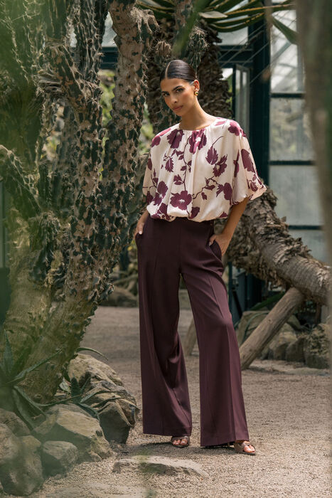 Calça Wide Leg em Tecido Fluido Bordô Ferrache | For You