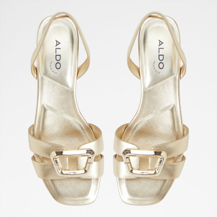 Flat sandals in gold - ALAMAENDAR