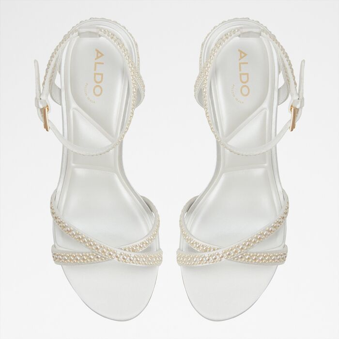Block heeled sandals in white - BOUCLETTIE