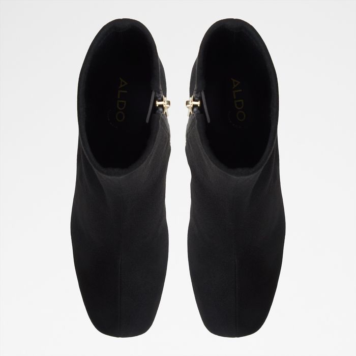 Block heeled ankle boots in black - BUN