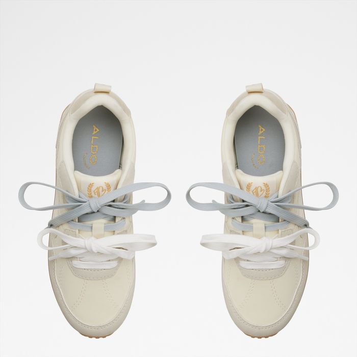 Flat trainers in gold - CAELY
