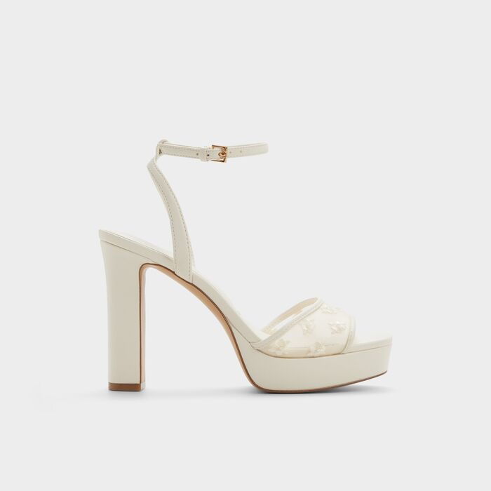 Block heeled sandals in white - CHICGLIMMER