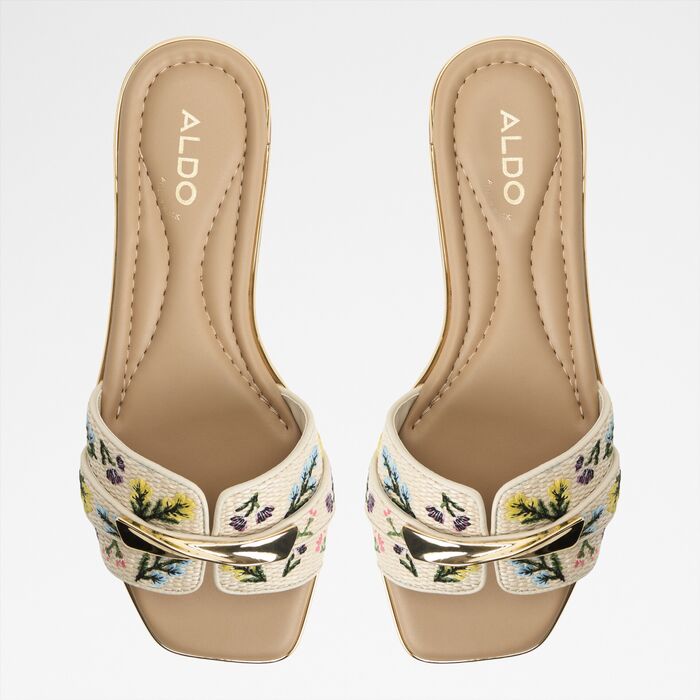 Flat sandals in beige - DARLINA
