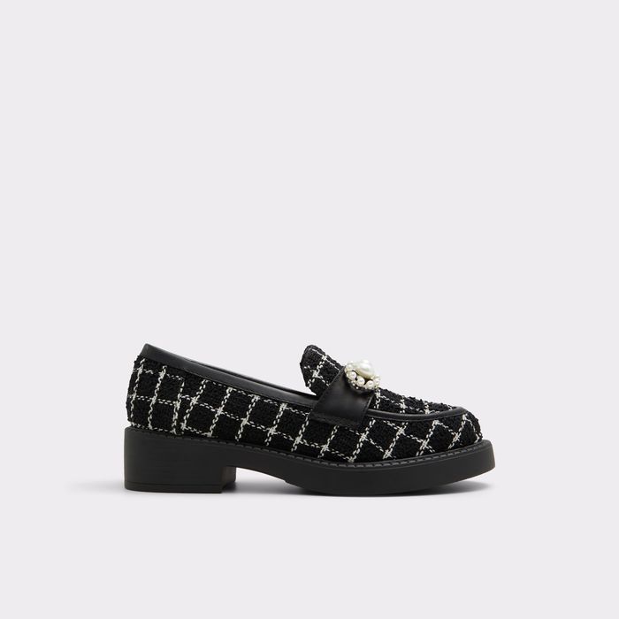 Flat loafers in black - DINARA
