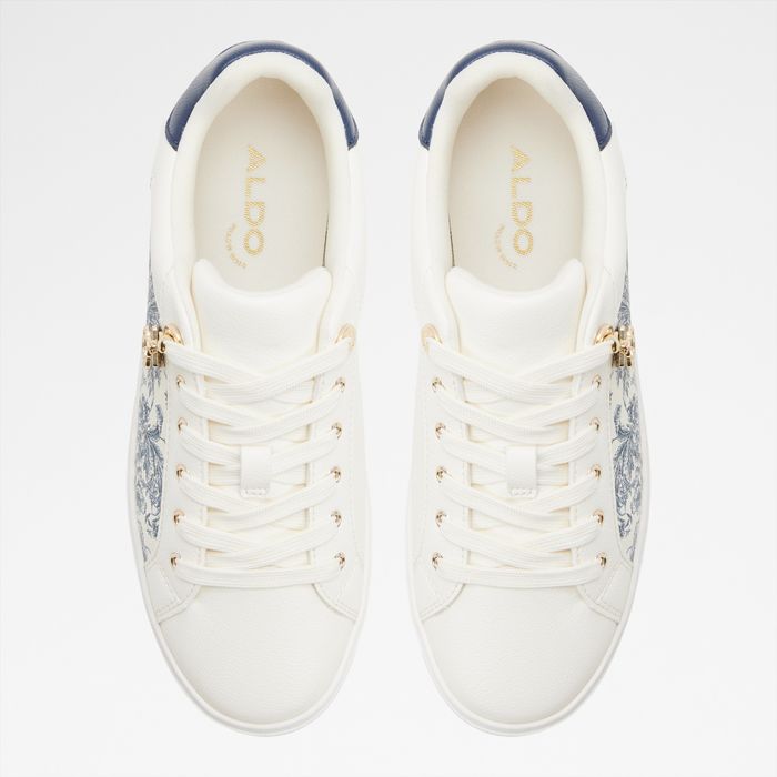 Flat trainers in white - ELGATA