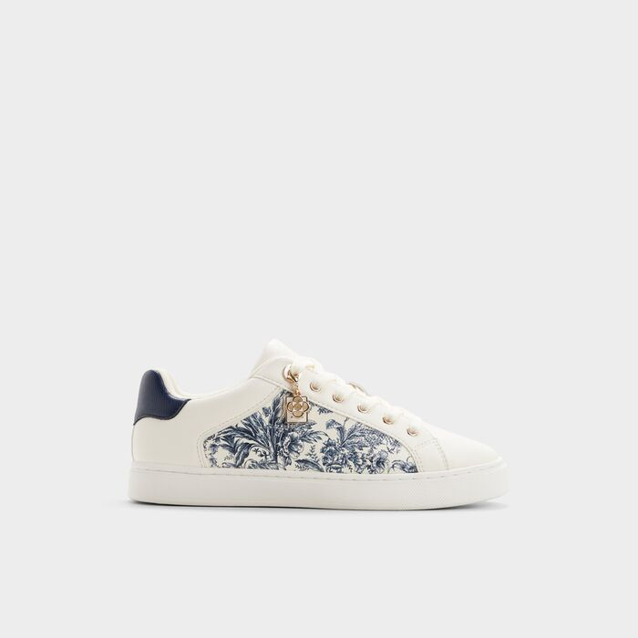 Flat trainers in white - ELGATA