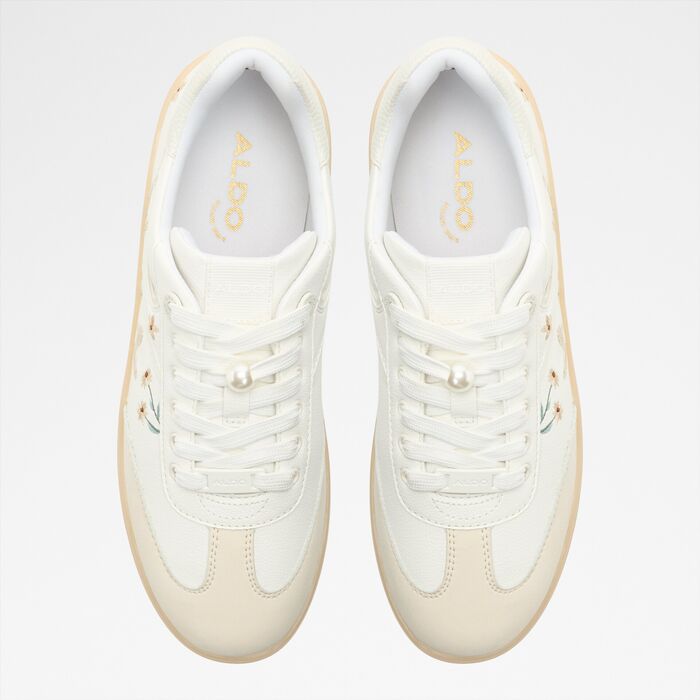 Flat trainers in white - ERILG