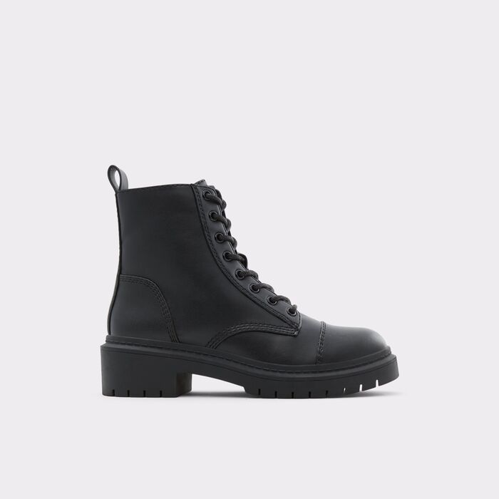 Flat ankle boots in black - GOER