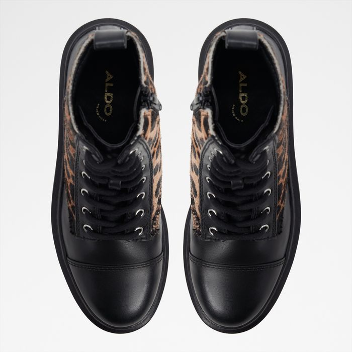 Flat ankle boots in black - GOER-IN