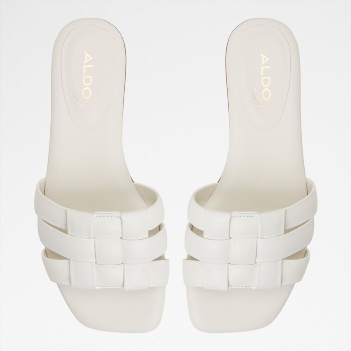 Flat sandals in white leather - GOTOSANDAL
