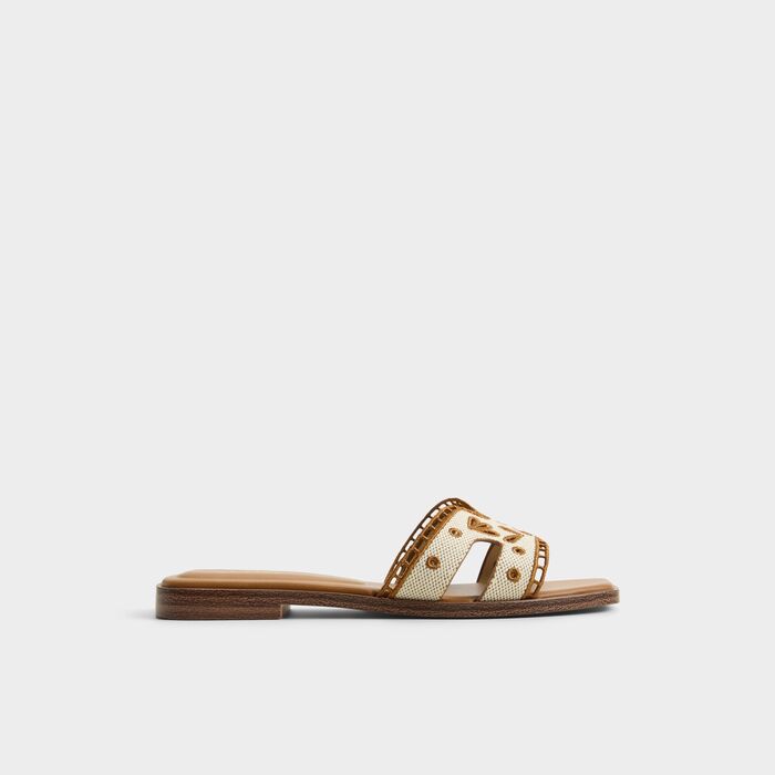 Flat sandals in beige - ITSANDAL