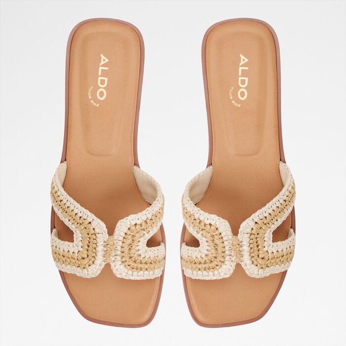 Flat sandals in beige - ITSANDAL
