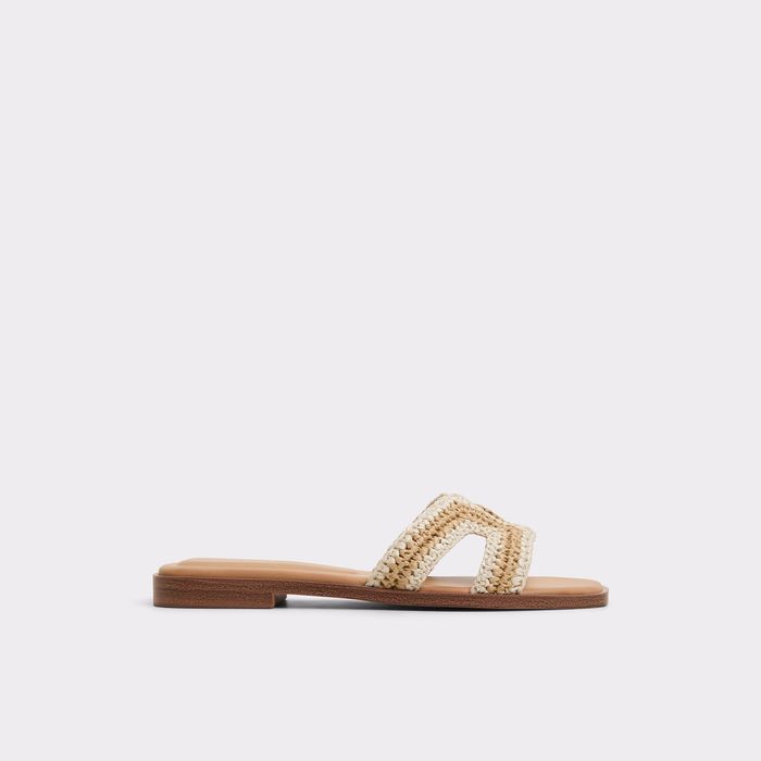 Flat sandals in beige - ITSANDAL