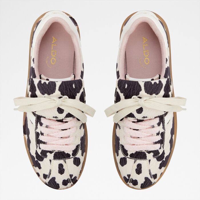 Flat trainers in white - ITSNEAKER