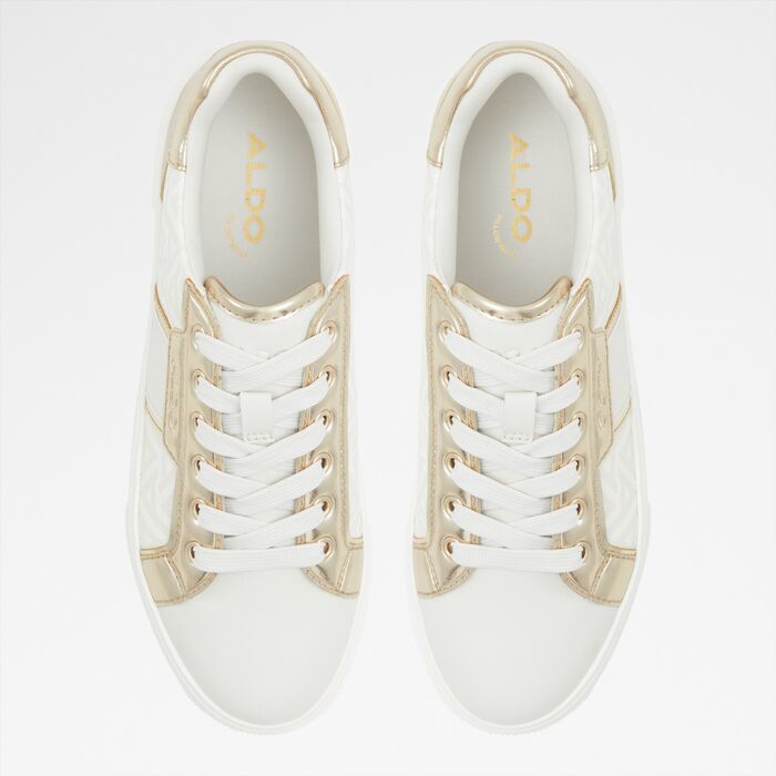 Flat trainers in white - ONIRASEAN