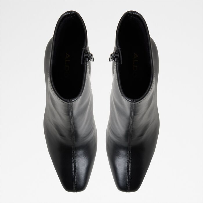 Kitten heeled ankle boots in black - RANABELILA