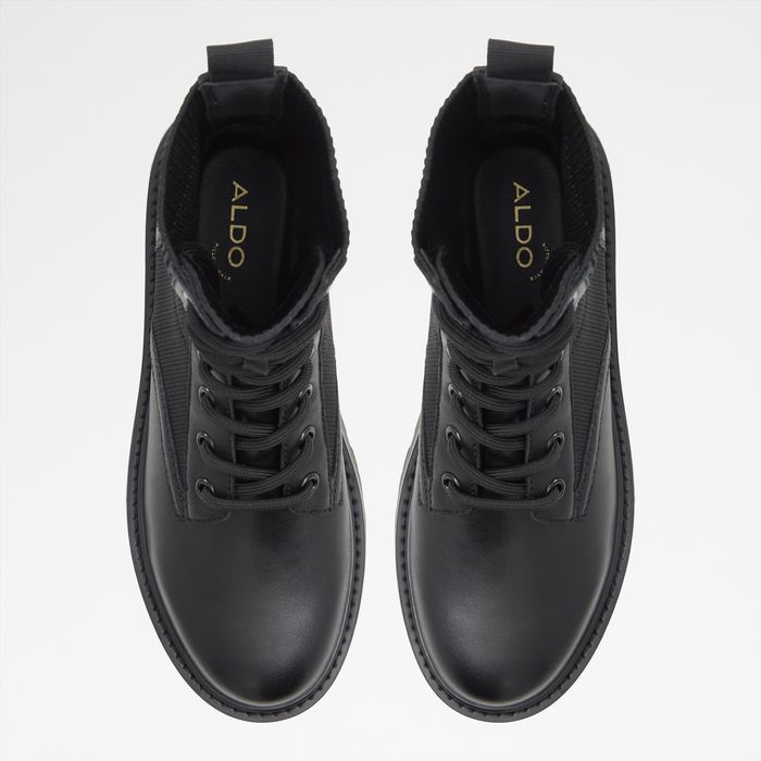 Flat ankle boots in black leather - TALALERYKNIT