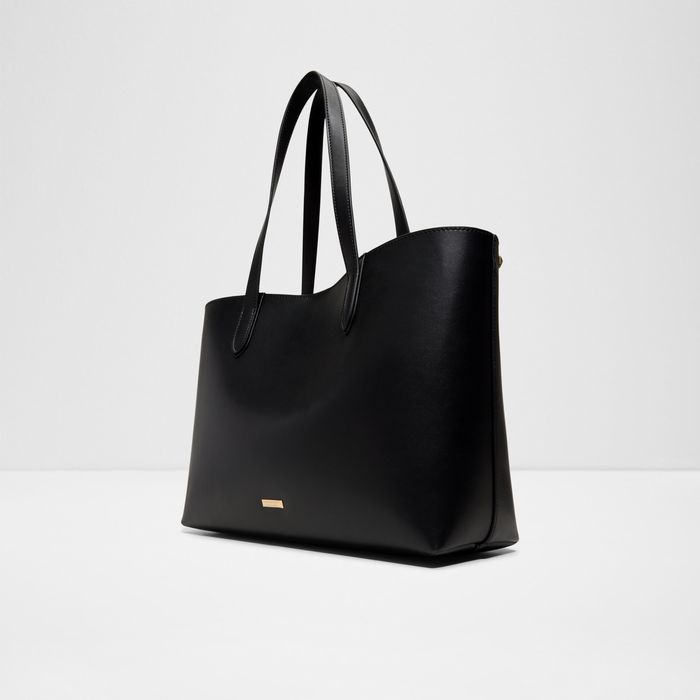 Shoulder bag in black - TAMMERA