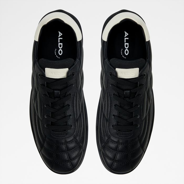 Trainers in black - THEPITCH