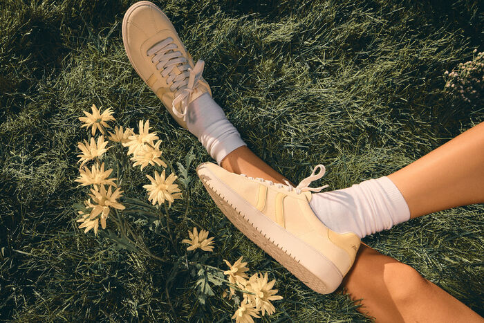 Flat trainers in yellow leather - CHICSNEAKER