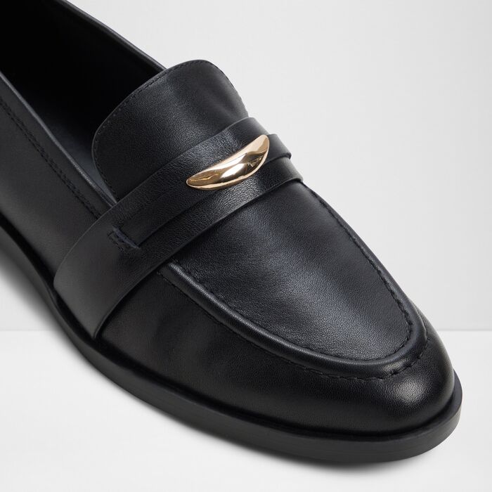 Flat loafers in black leather - ELLYA