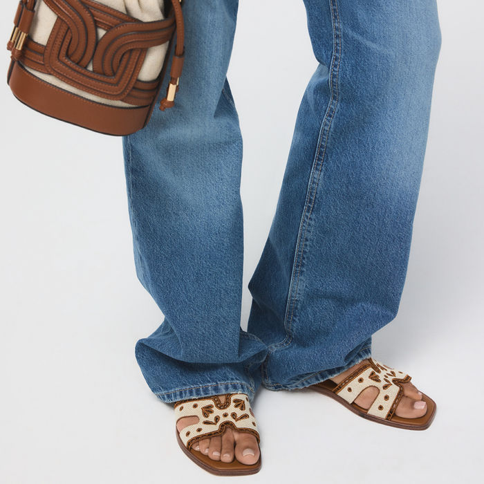 Flat sandals in beige - ITSANDAL