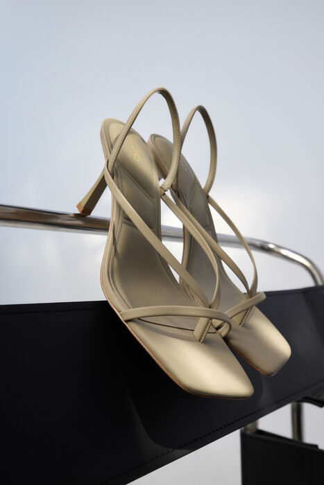 Kitten heeled sandals in green - RIVA