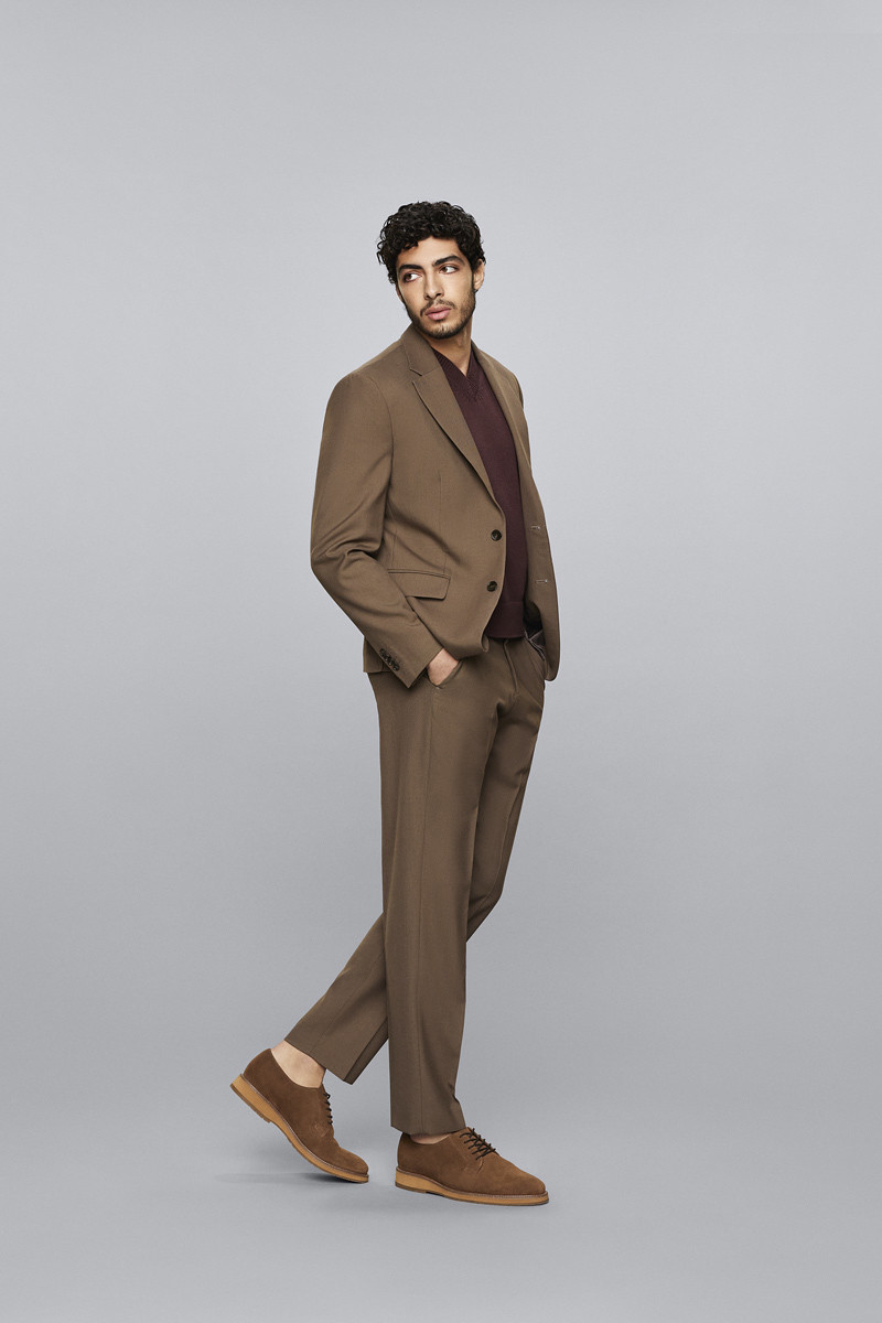 Man wearing caramel-colored casual dress shoes, elegantly designed with laces, perfect for a relaxed but sophisticated work look.