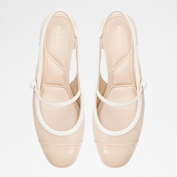 Sapatos em verniz bege, salto em bloco - AGGIE