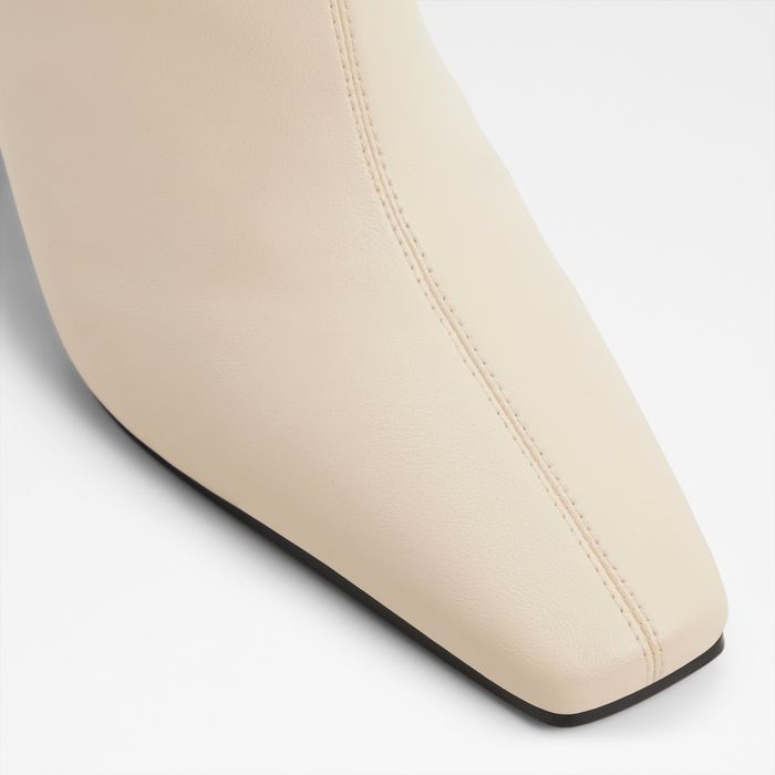 Botins em bege, salto em bloco - CYBELE