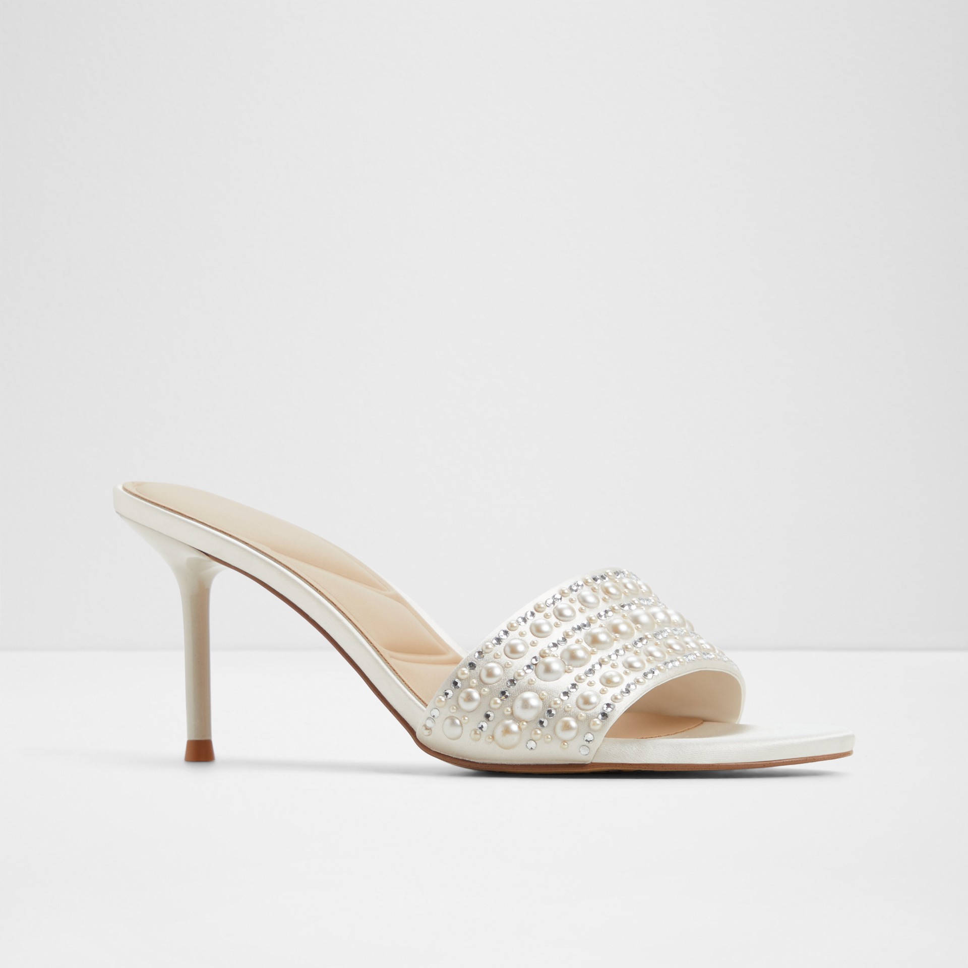 Mules en blanco, tacón de aguja ETERNALLY