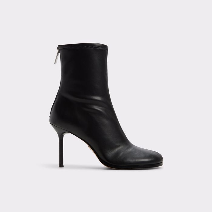 Botines en negro, tacón de aguja - EVANDER