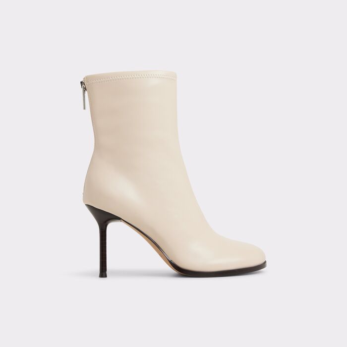 Botines en blanco, tacón de aguja - EVANDER