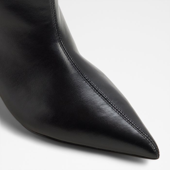 Botas de cano alto em preto, salto fino - GABELIA