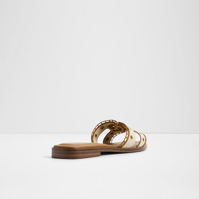 Sandalias planas en beige - ITSANDAL