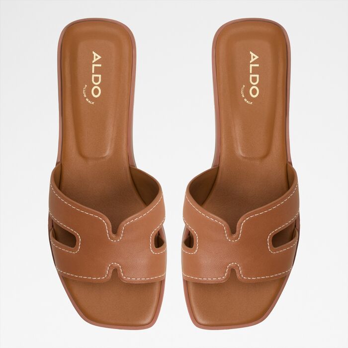 Sandalias planas en piel coñac - ITSANDAL