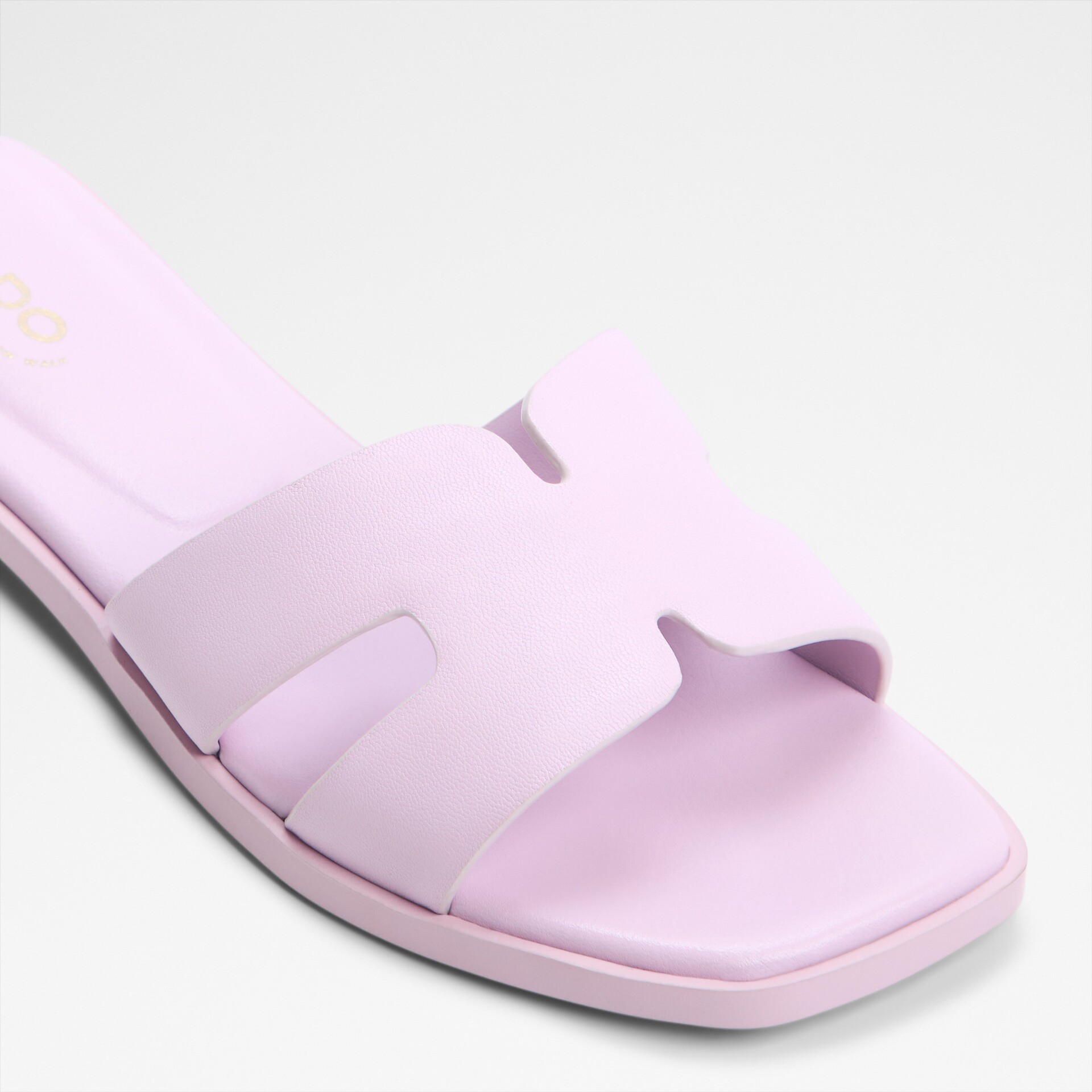 Sandalias planas en piel lila ITSANDAL