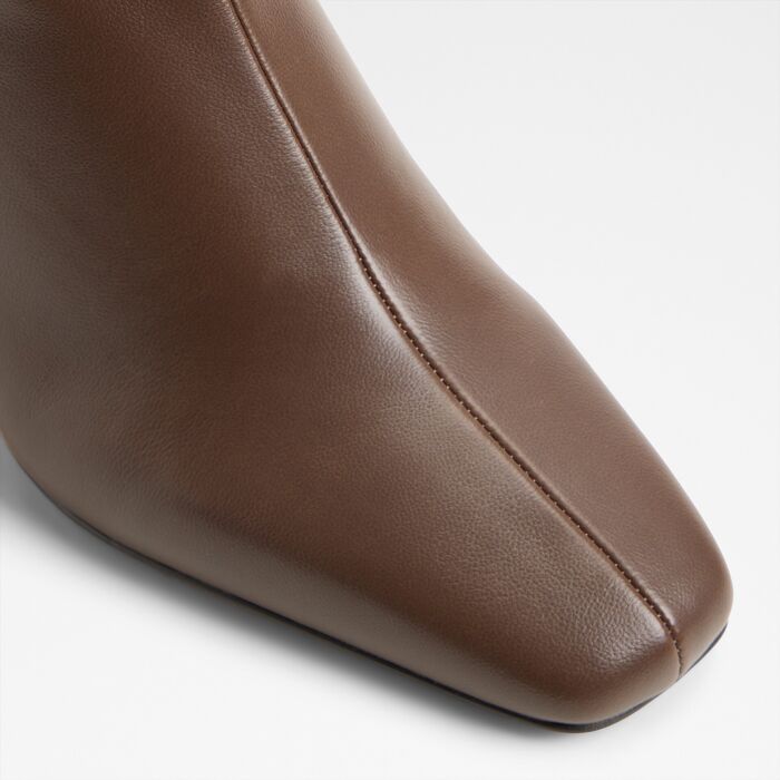 Botins em castanho, salto em bloco - KAYIA