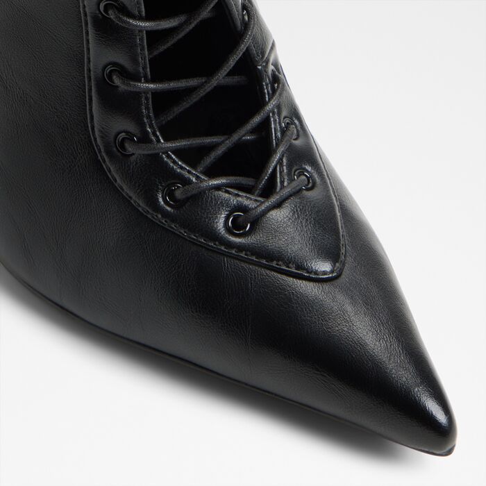 Botins em preto, salto fino - MARCELLE