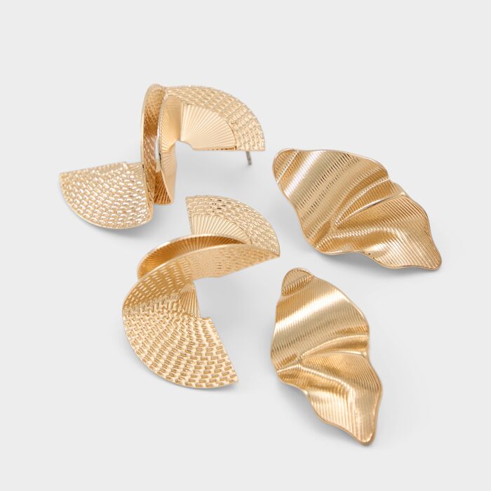 Brincos longos em dourado - MARENN