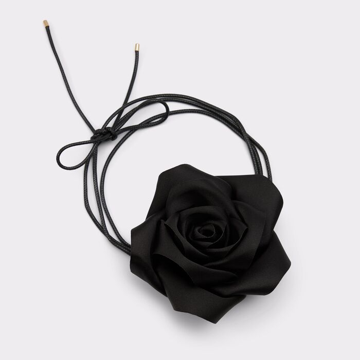 Collar en negro - OFELIA