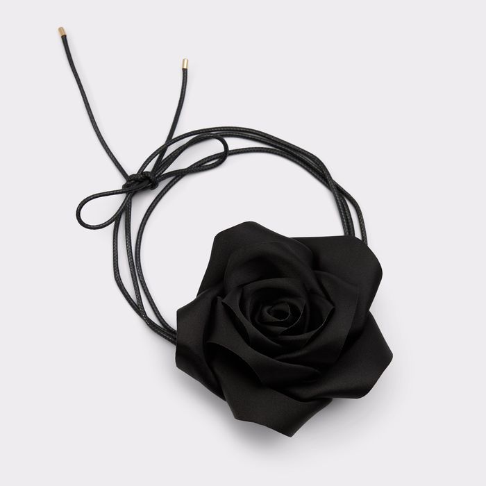 Collar en negro - OFELIA