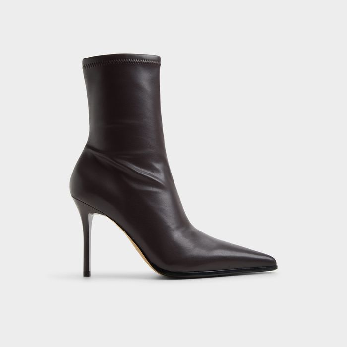 Botins em castanho, salto fino - OLILACAN