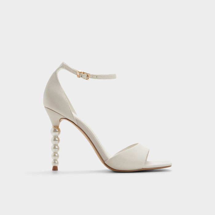 Sandalias en blanco, tacón de aguja - PEARLETTA