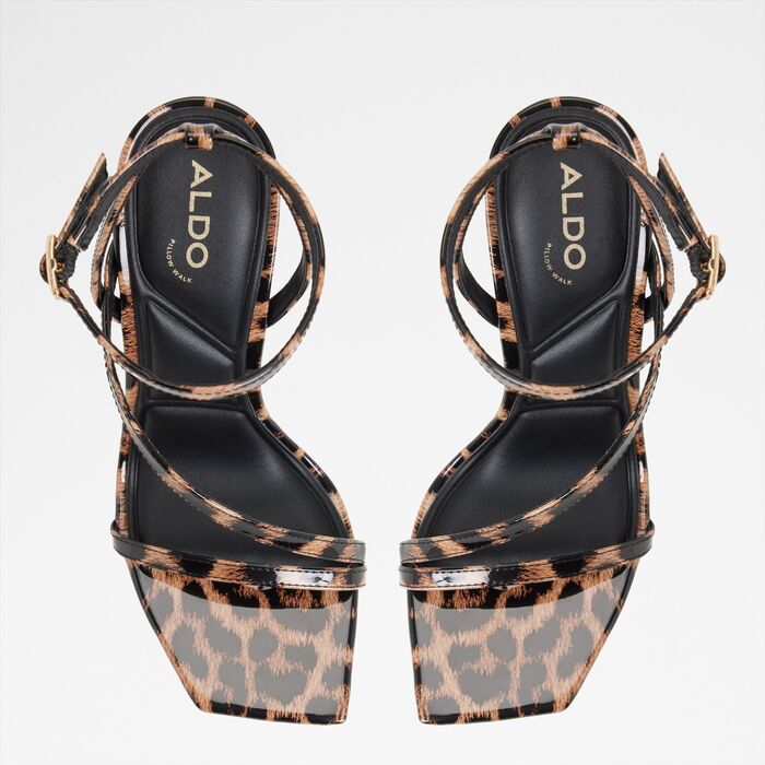 Sandalias en barniz negro, tacón de aguja - SCINTILLA