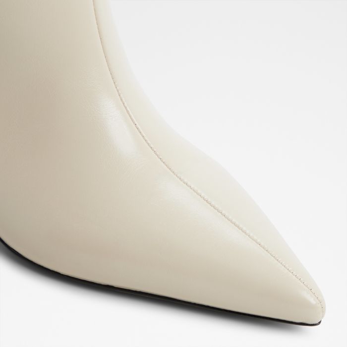 Botas en blanco, tacón de aguja - SELORA