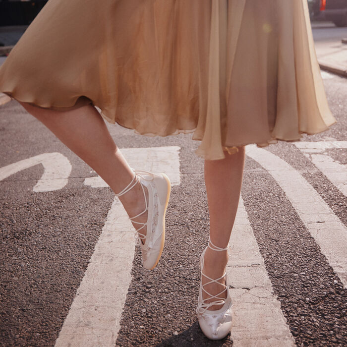 Zapatillas planas en beige - ARABELIA