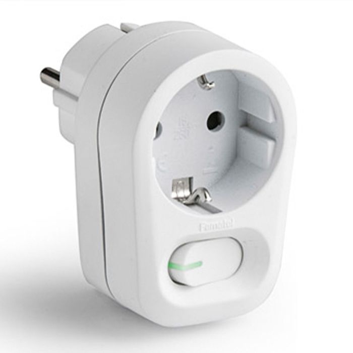 Adaptador schuko de 1 tomada 2 p+t com interruptor ip20 branco, blister