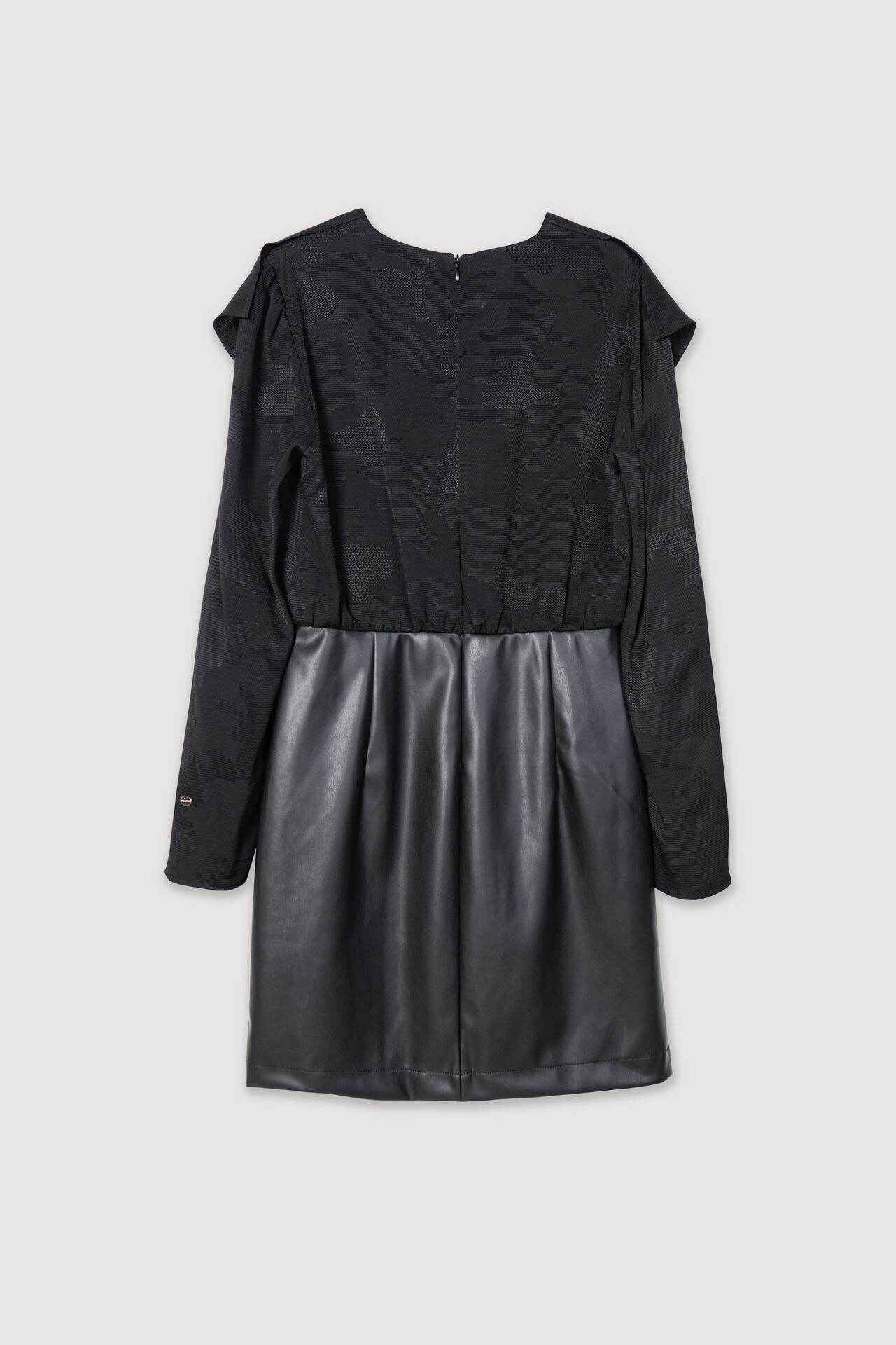 VESTIDO CURTO COM SAIA EM POLIPELE 