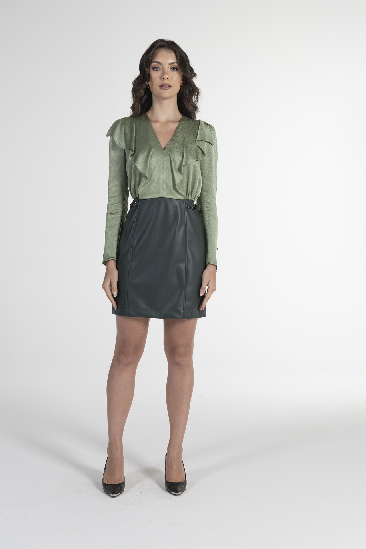 VESTIDO CURTO COM SAIA EM POLIPELE 